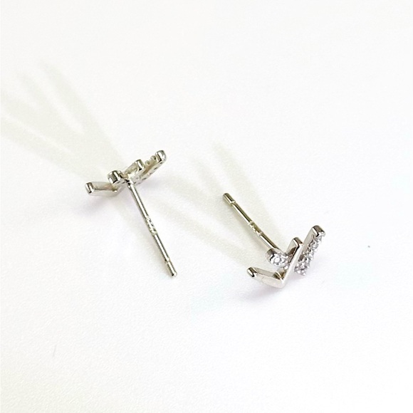 Letter W S925 Silver Studs Earrings w/Tiny CZ- ECZ013 silver - Picture 13 of 13